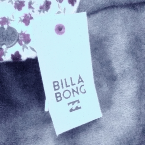 I'm selling a BillaBong Rose bag - Picture 4 of 5